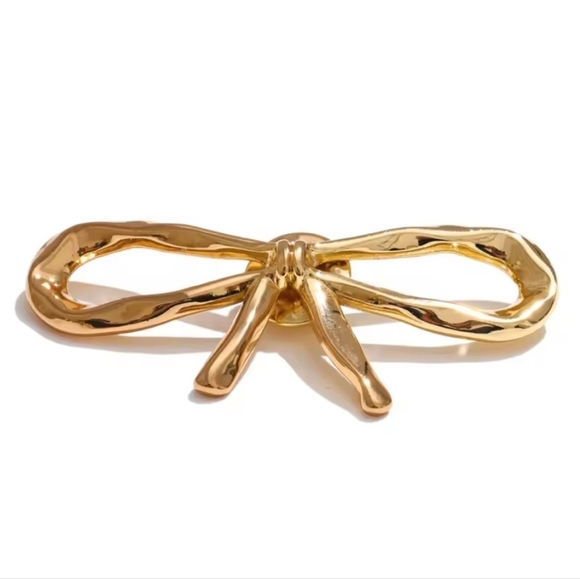 Free People Accessories - Twisted Bow Brooch Pin Scarf Jacket Coat Sweater Hat Bag Charm NWOT